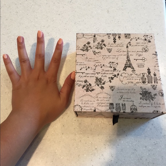 Box - Picture 4 of 4