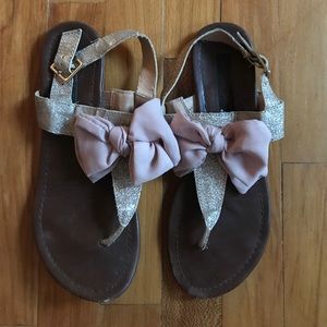 Bow flip flops