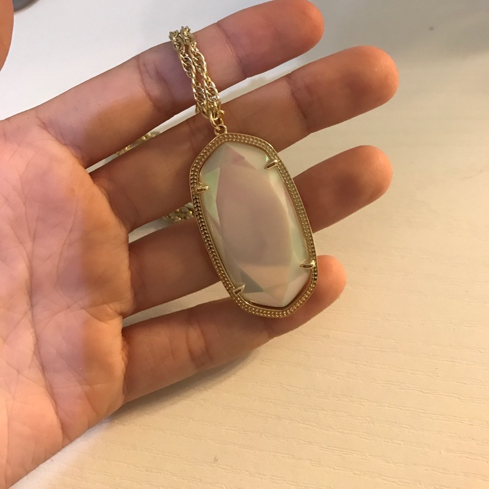 White iridescent Kendra Scott pendent necklace