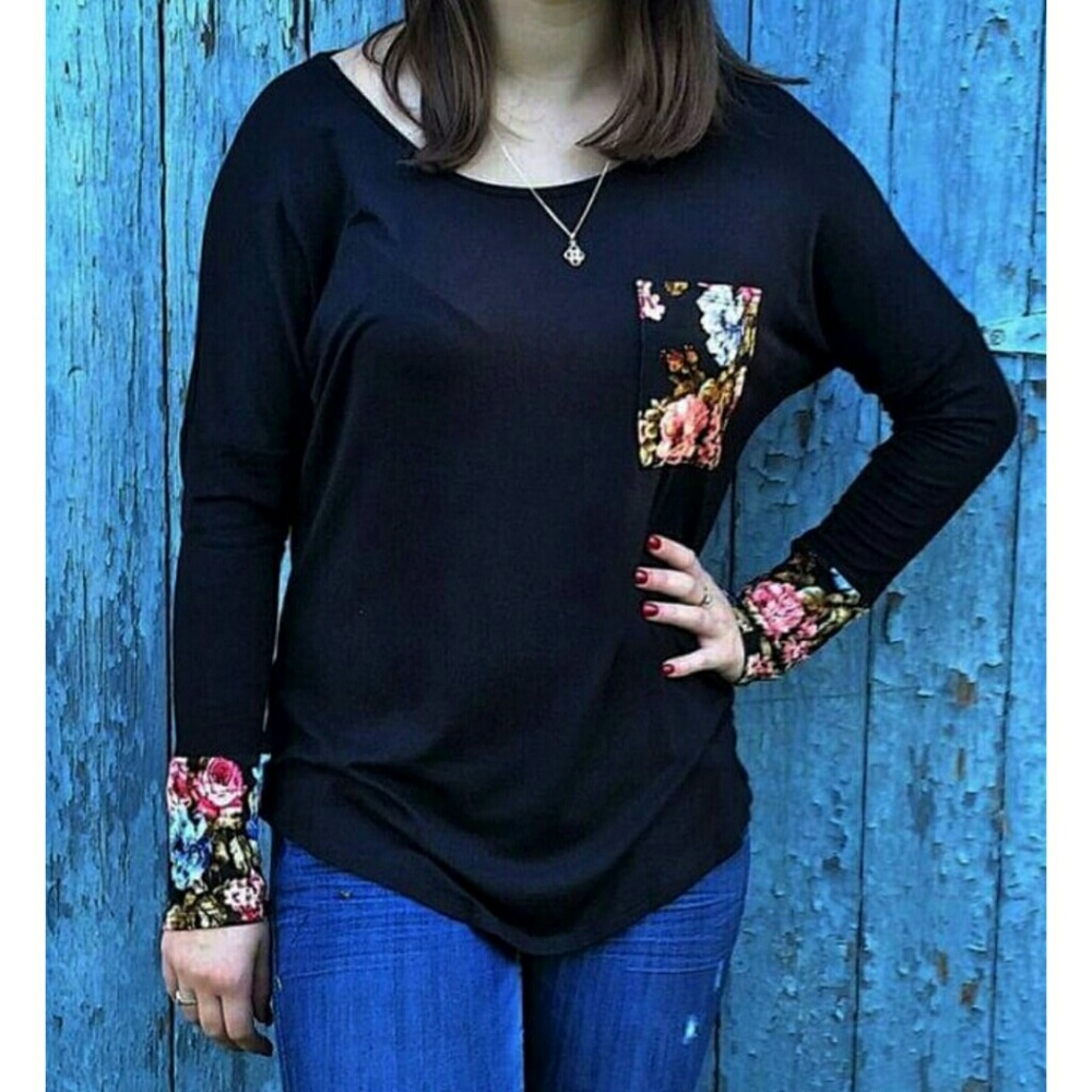 1 left! Floral pocket top