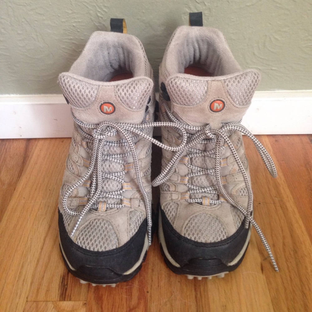 Merrell Women's Moab Ventilator Mid Hiking Boot