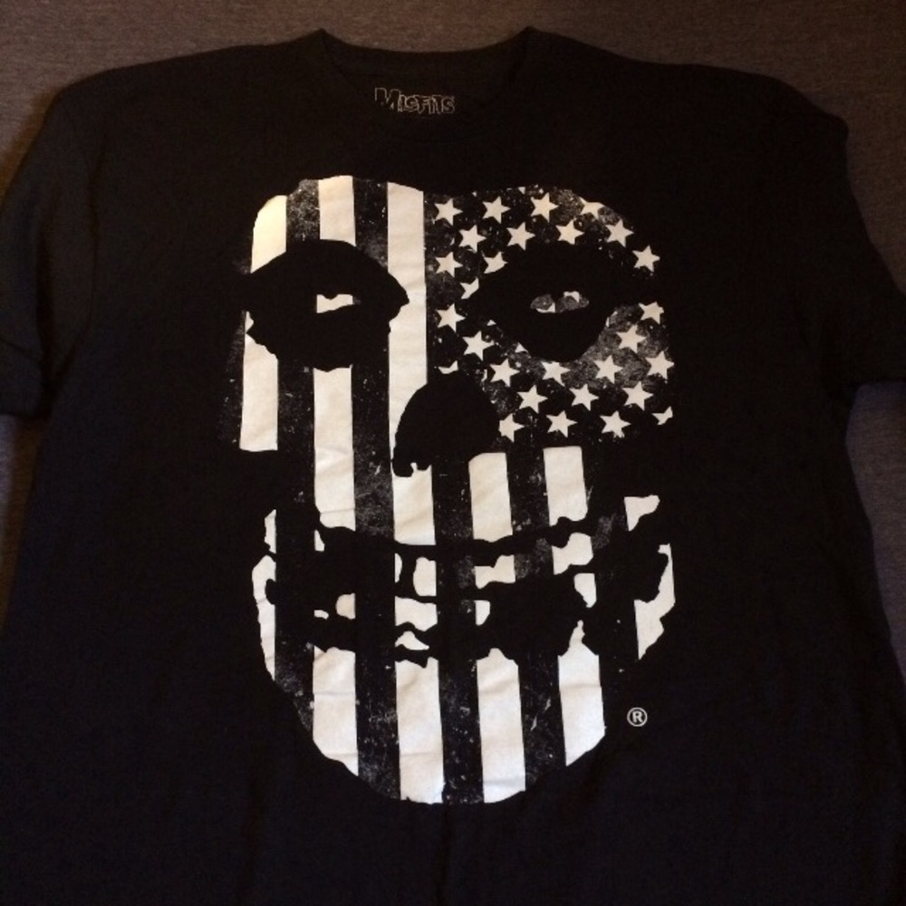 Men's 3 Shirt lot of graphic t shirts 2XL