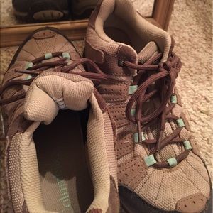 Women's Columbia Hiking Shoe • size 8.5 • NWOT
