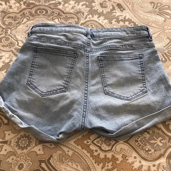 H&M Blue Denim Mid Waist Shorts - Picture 2 of 2