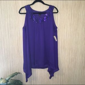 NWT New Directions Shark-bite Hem Top. XL.