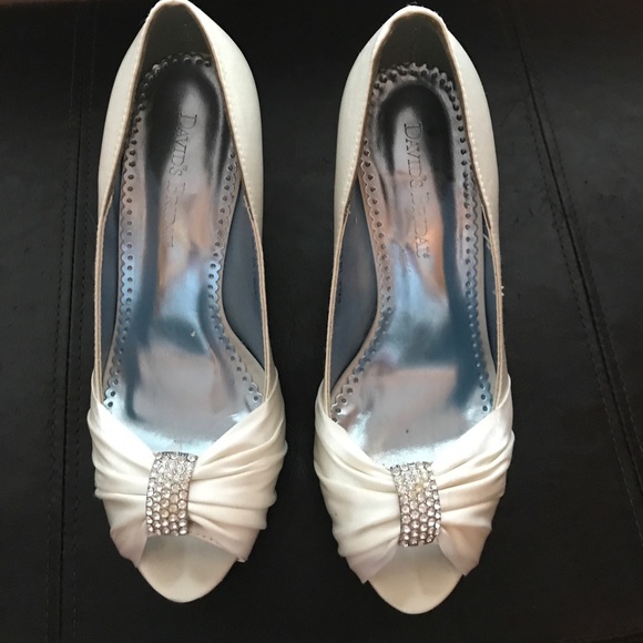 Pretty ivory peep toe heel! - Picture 2 of 3