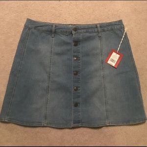 🌟FINAL PRICE🌟NWT button-up denim skirt