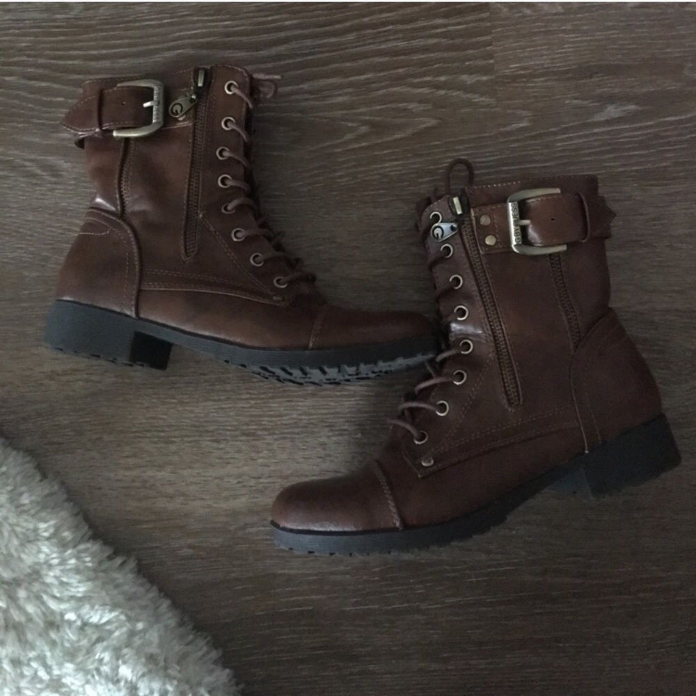 Guess leather lace-up combat boots size 7.5 🌸