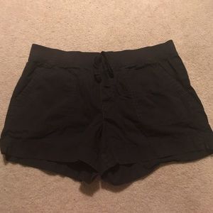 Elastic waist black cargo shorts
