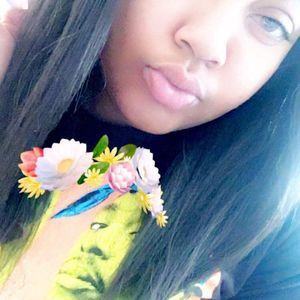 Meet your Posher, Dionne