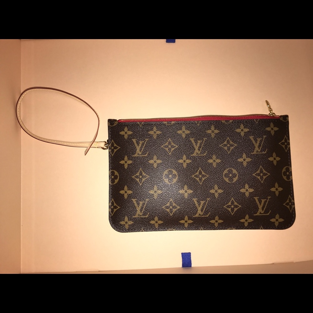 Louis Vuitton never full pouch
