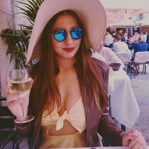 Meet your Posher, Thais