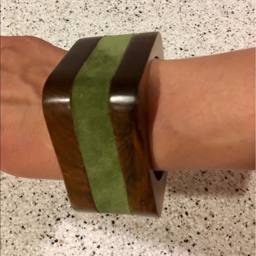 👉4 different style wooden bracelets👈