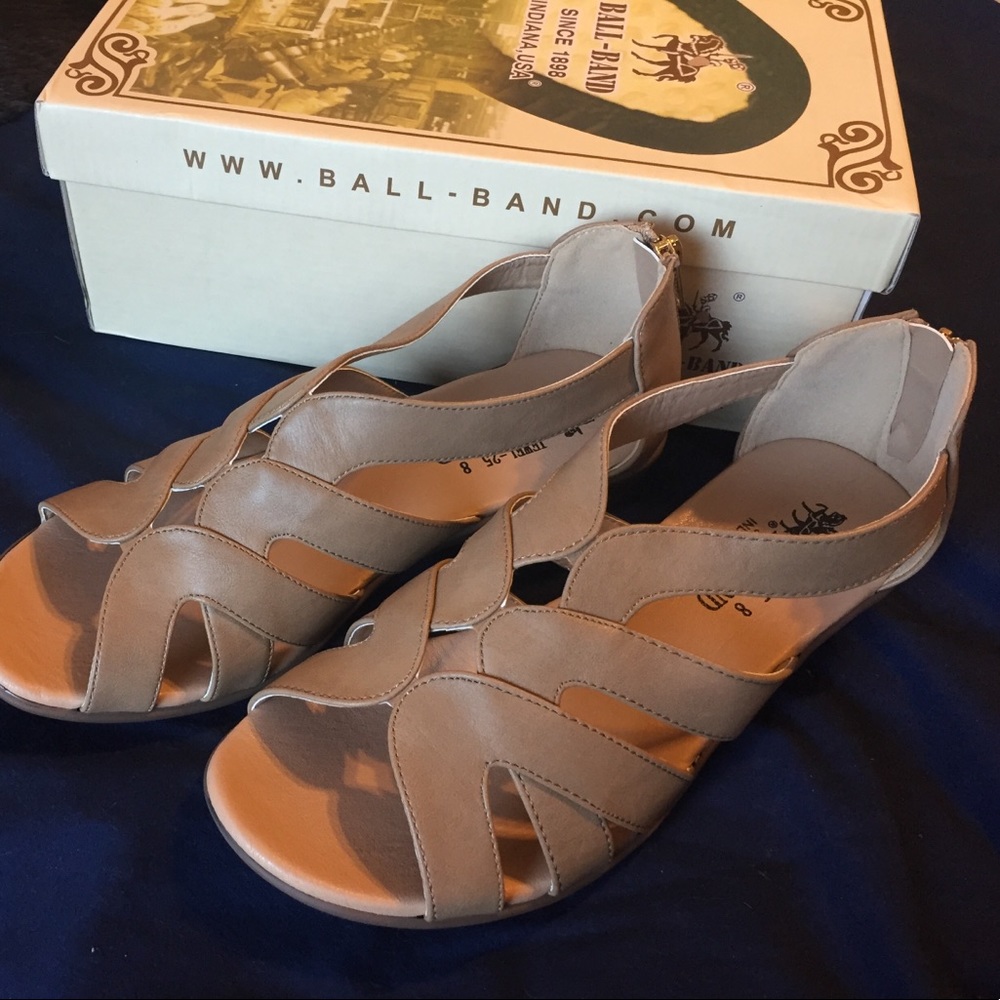 Interwoven beige sandals