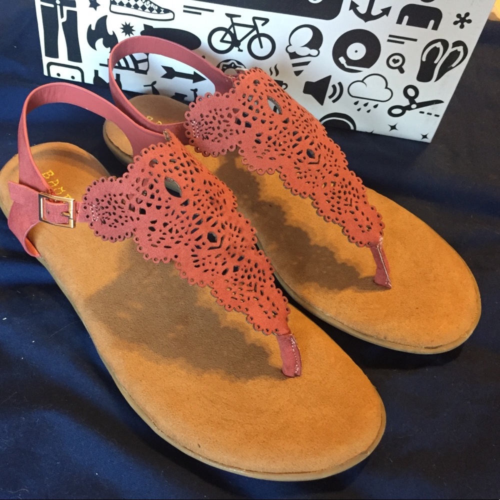 Pink sandals with cutout design