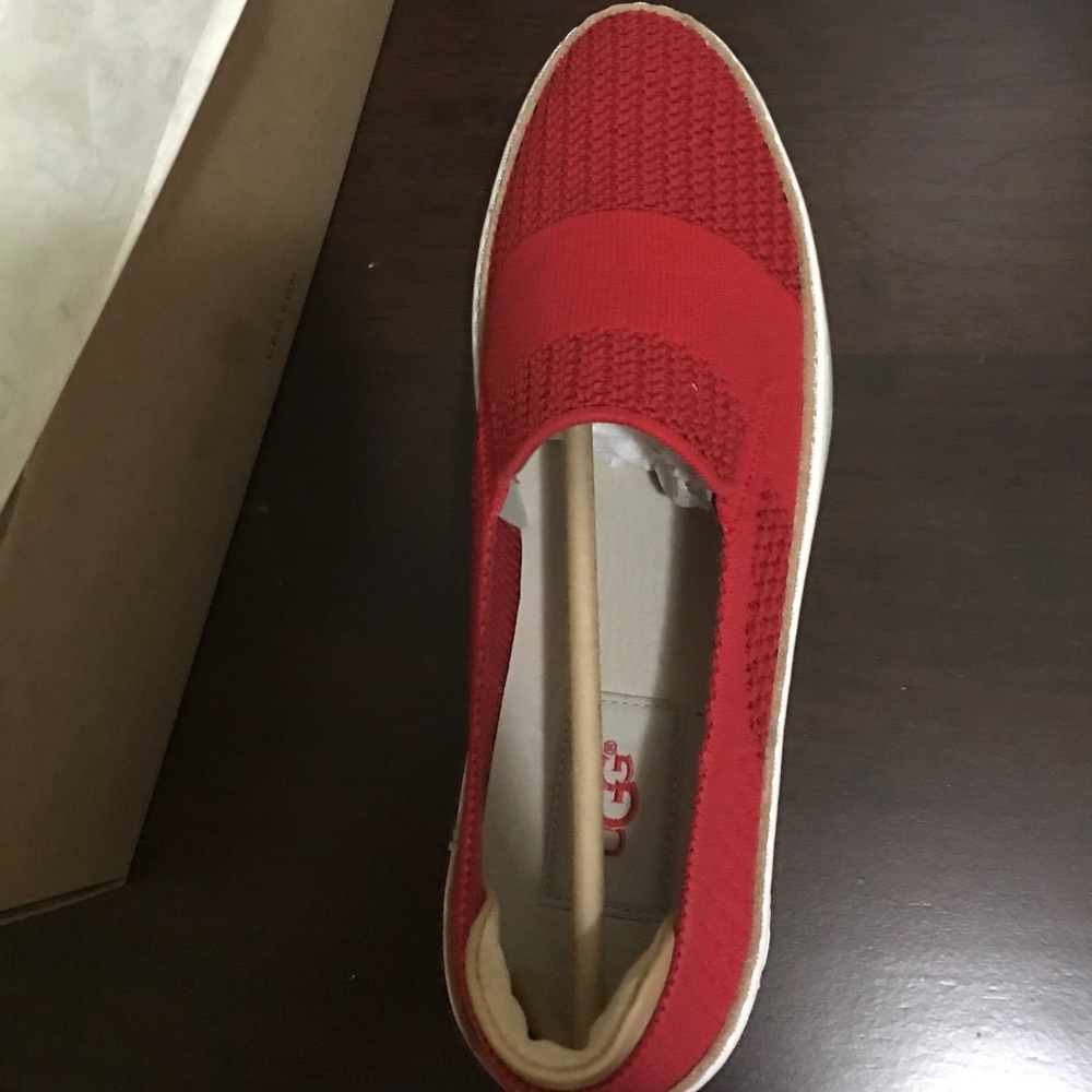 BRAND NEW UGG SAMMY IN BOX!