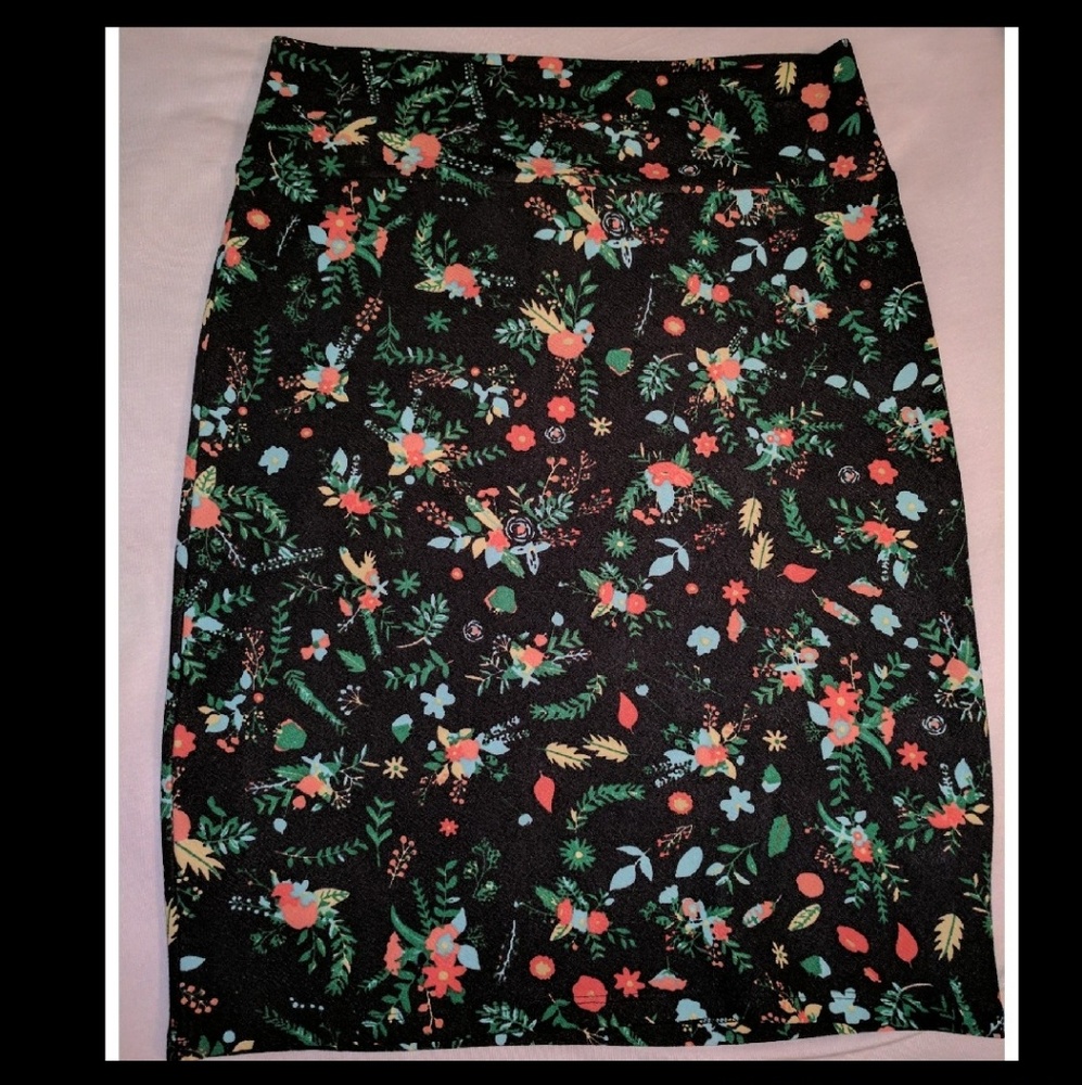 Black background LuLaRoe Medium Cassie / Worn Once