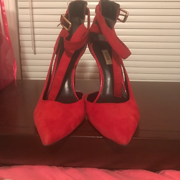 Red guess heels - Picture 1 of 4