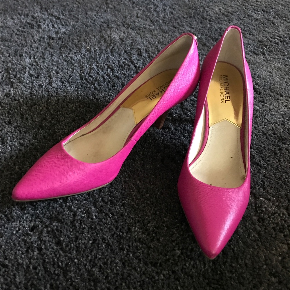 MICHALE Michael Kors Mid Pump High Heels