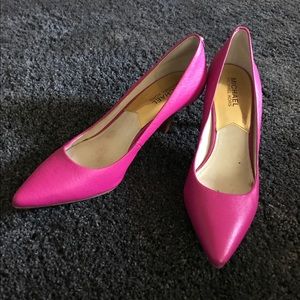 MICHALE Michael Kors Mid Pump High Heels