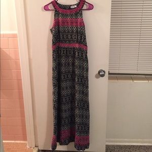 Maxi with keyhole back