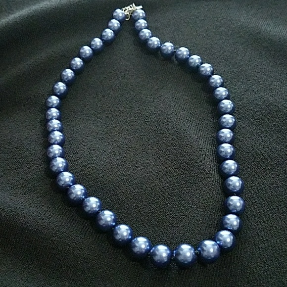 Shell Pearl Necklace - Picture 2 of 3