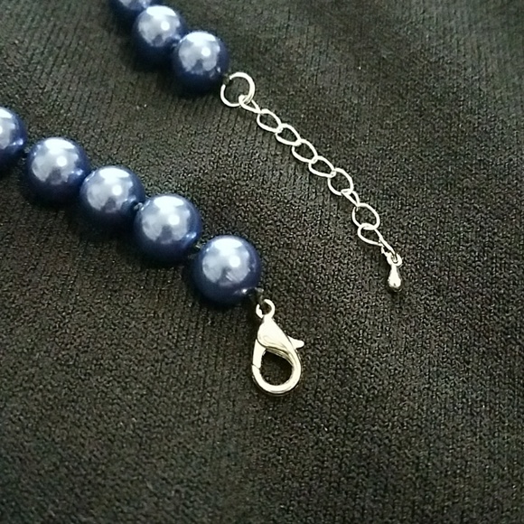 Shell Pearl Necklace - Picture 3 of 3