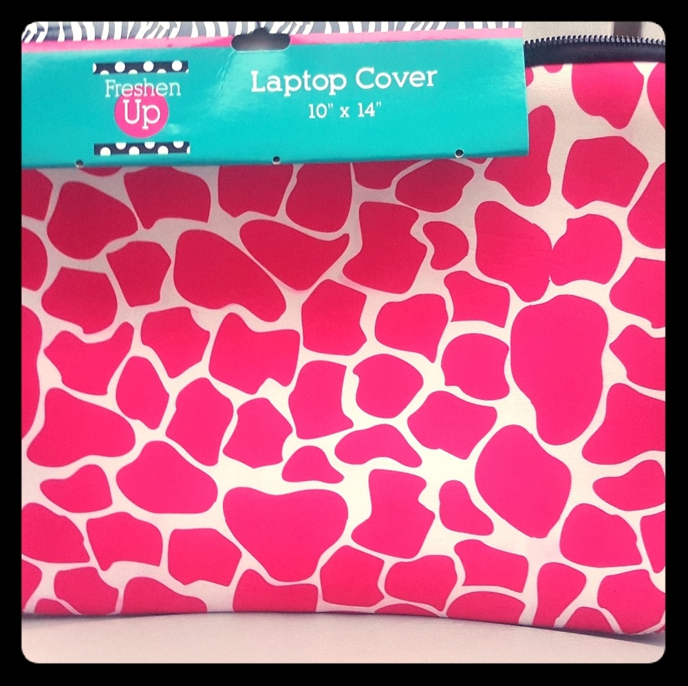 🆕️Pink Animal Print Laptop Case