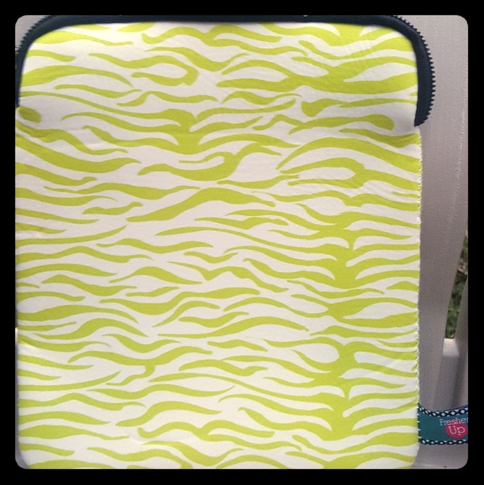 🆕️Green Animal Print Ipad Case