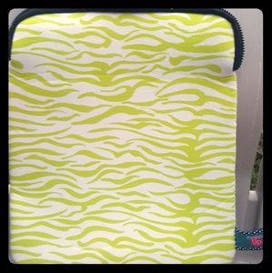 🆕️Green Animal Print Ipad Case