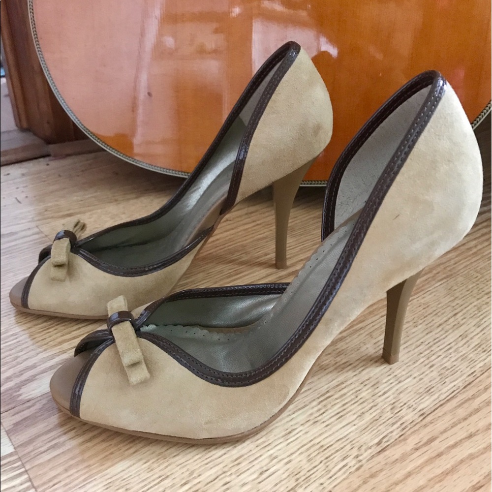 BCBG size 6 shoes, only worn once
