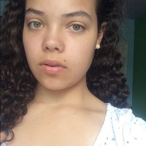 Meet your Posher, Caitlin