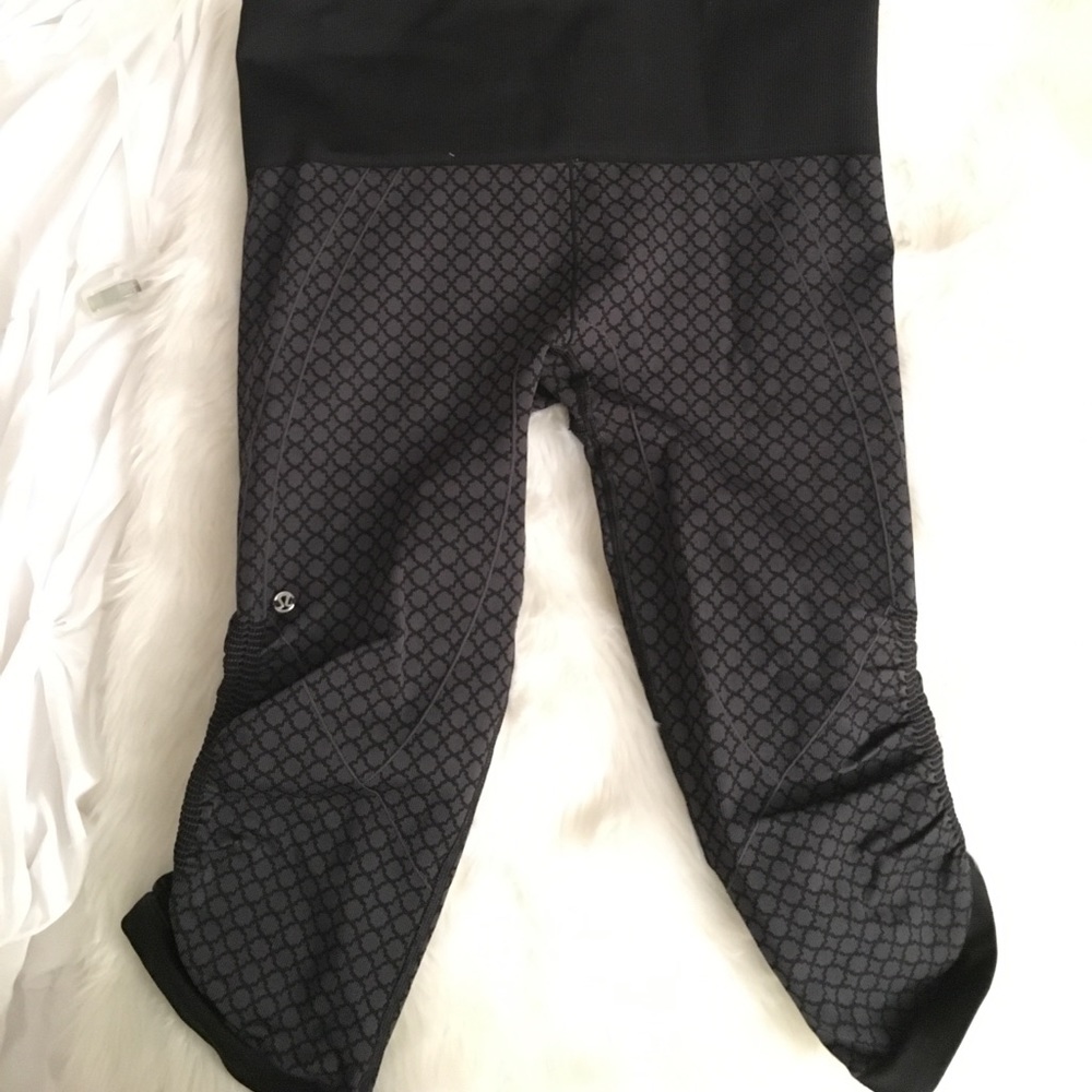 Lululemon seamless in the flow croplimited edition