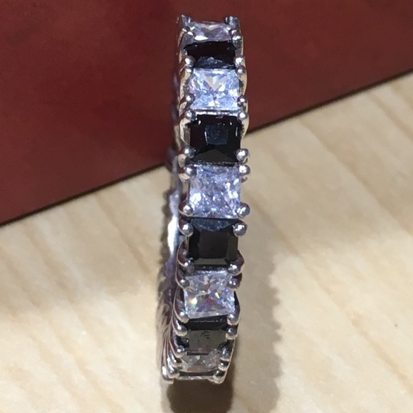 Elegant Ring with Black & Clear CZ stones 💎 - Picture 3 of 3