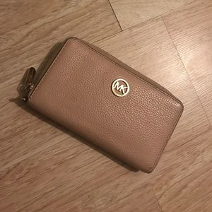 Michael Kors Jet Set Large Smartphone Wallet