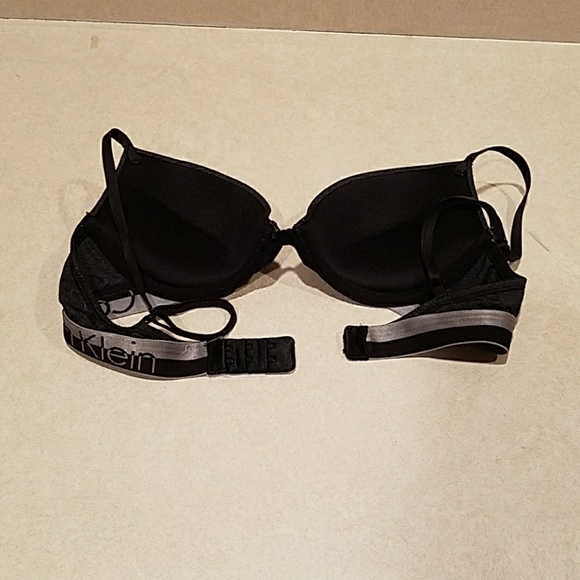 Grey 32B Calvin Klein Bra - Picture 3 of 3