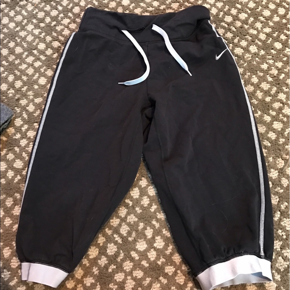 nike capris