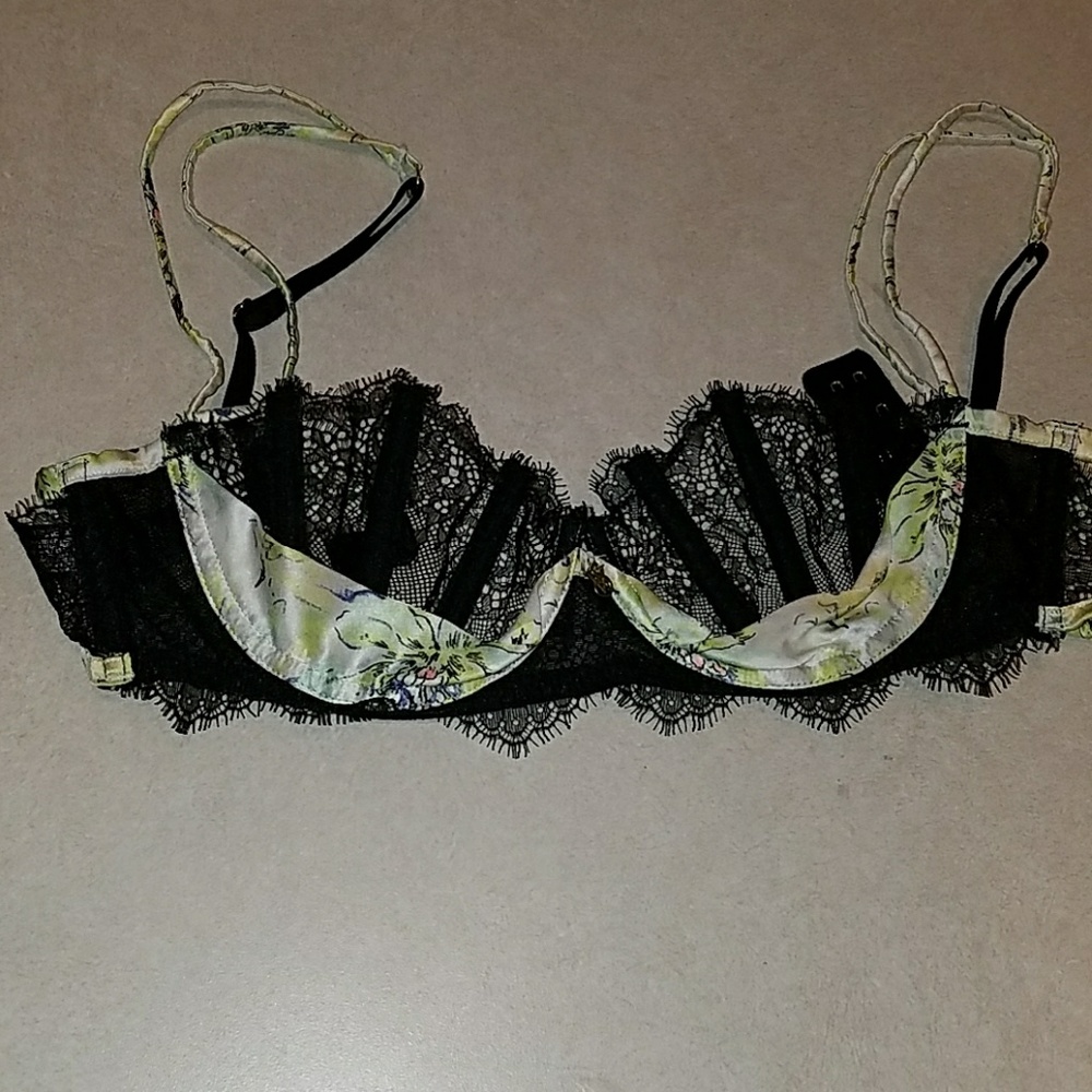 Very Sexy Victoria's Secret Bra 32C