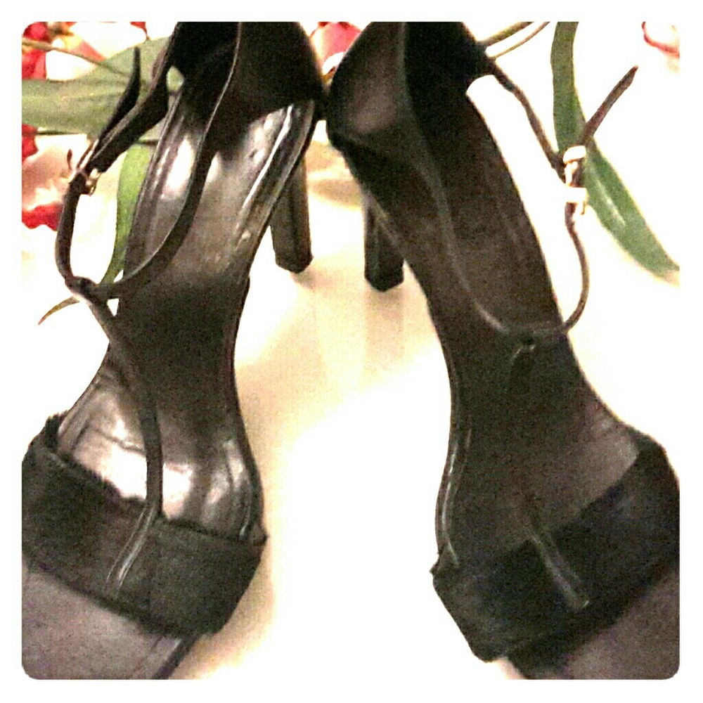 Authentic Gucci Sandal - Black