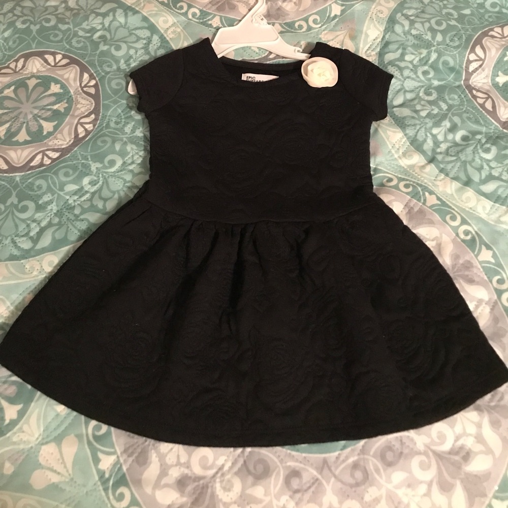(SOLD)............Toddler girls black dress (2t)