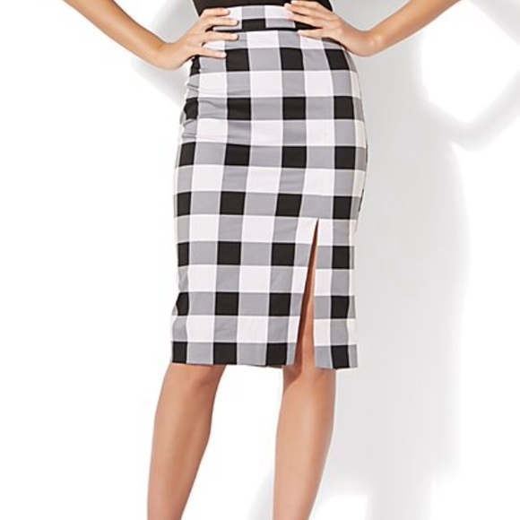 Banana Republic Dresses & Skirts - Front slit Pencil Skirt. Banana Republic Size 6.