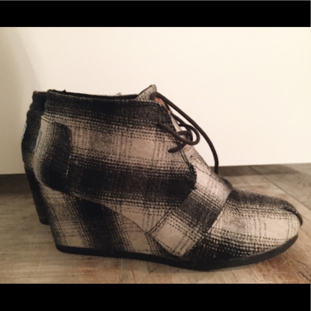 Toms plaid ankle booties