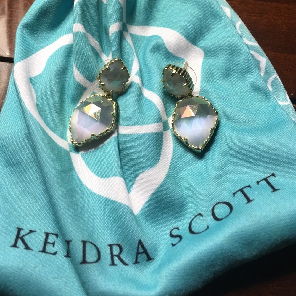 Kendra Scott. Post back drop earring