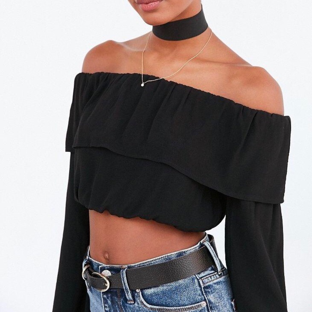 BRAND NEW UO OFF SHOULDER CROP TOP
