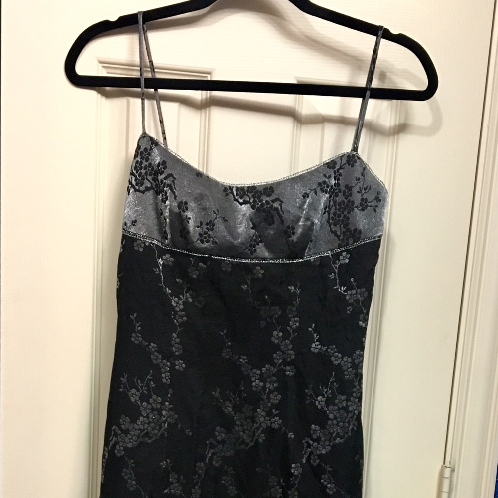 Beautiful black & silver dress by Laundry