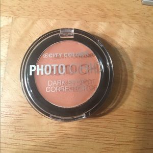 City Color Photo Chic Dark Spot Corrector