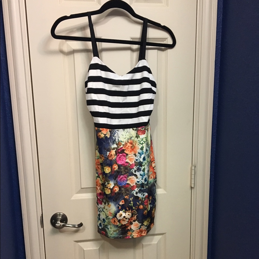 New with tags precious dress, size small. - Picture 6 of 6