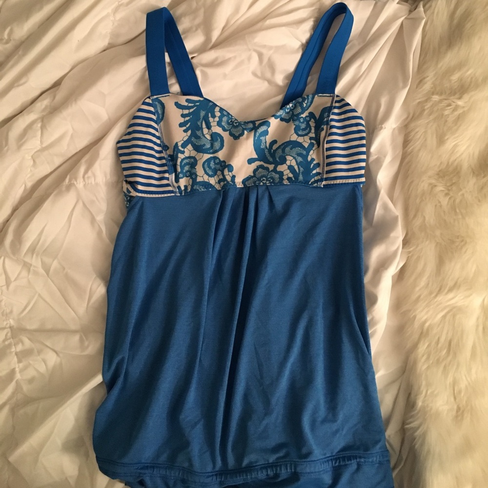 Lululemon flow tank