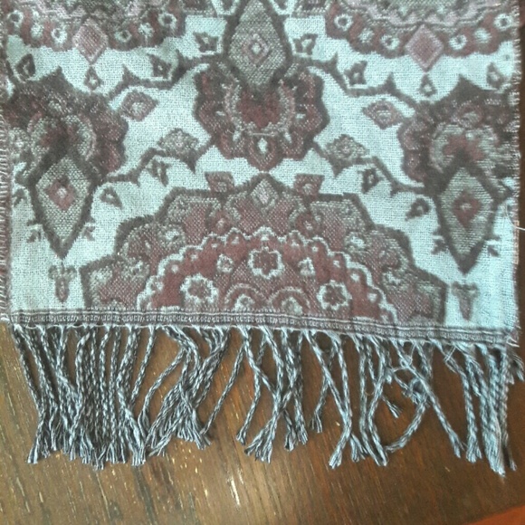 Scarf - Picture 3 of 4