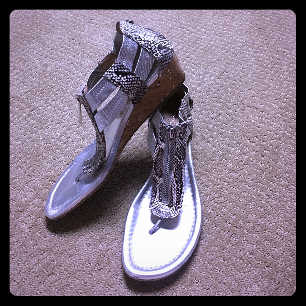 Donald Pliner zip sandals